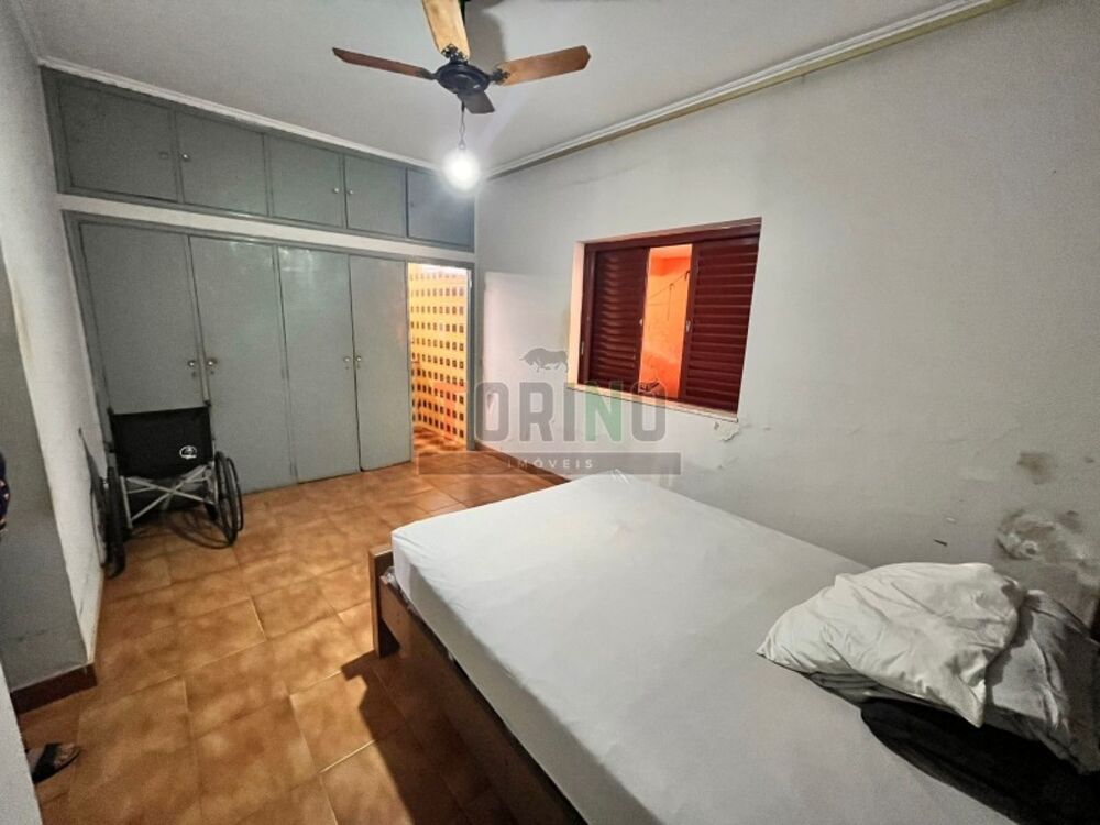 Casa, 5 quartos, 253 m² - Foto 1