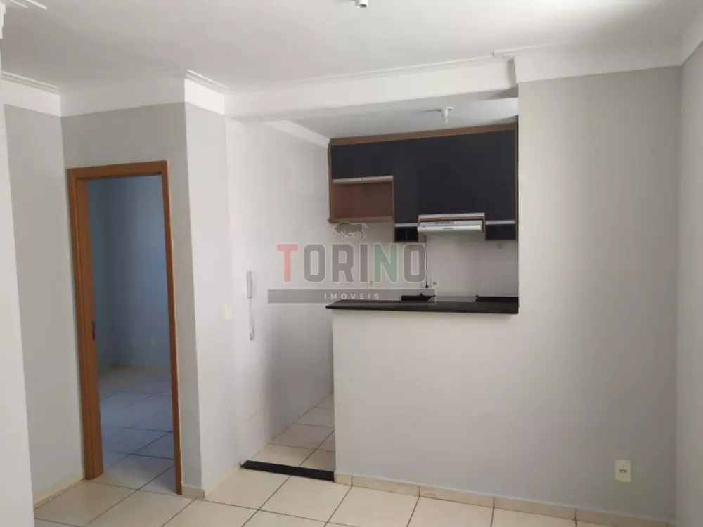 Apartamento à venda com 2 quartos, 42m² - Foto 2