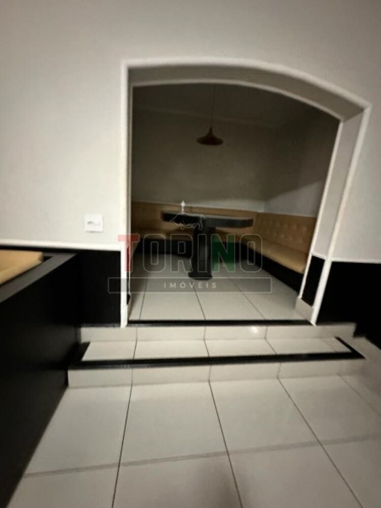 Casa para alugar com 6 quartos, 1705m² - Foto 14
