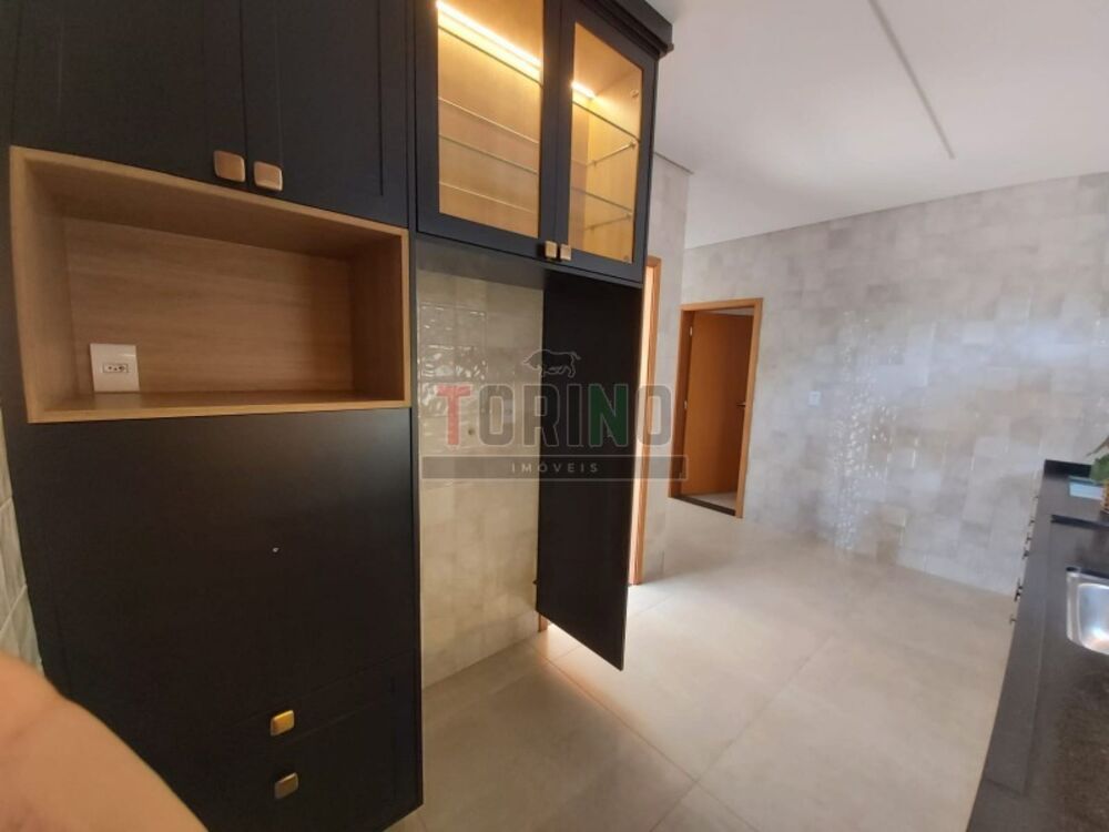 Casa, 3 quartos, 265 m² - Foto 1