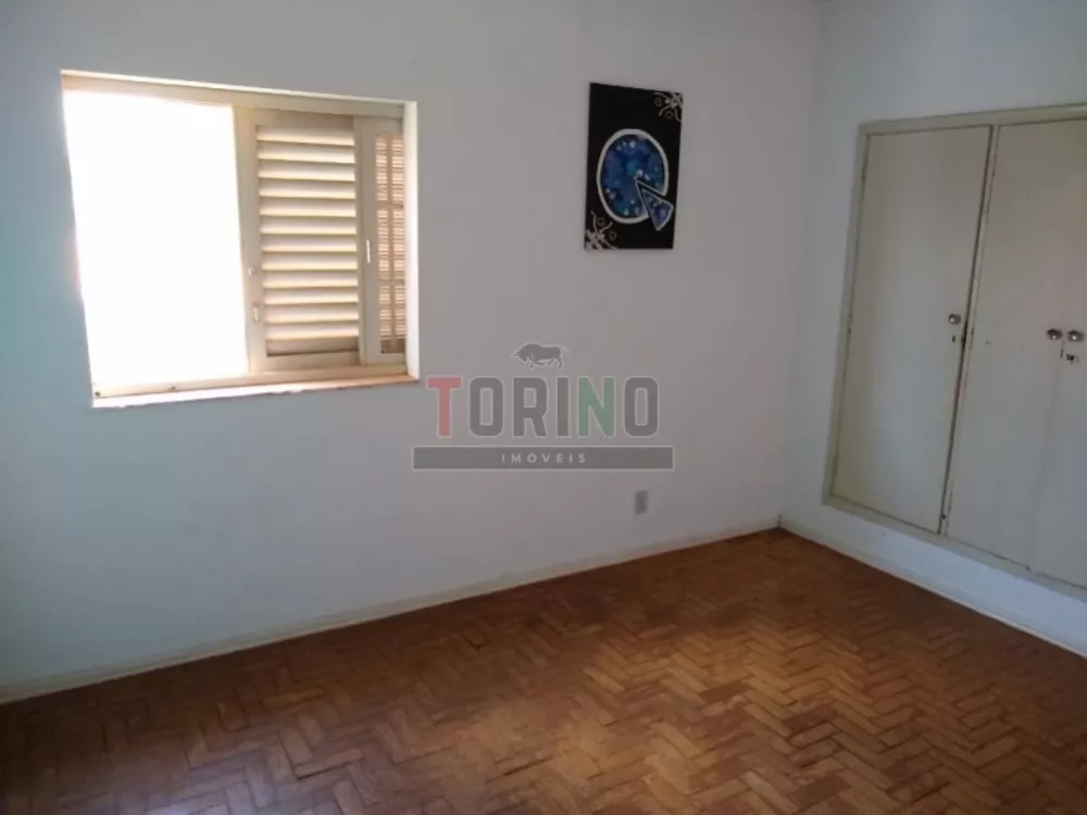 Casa à venda com 4 quartos, 165m² - Foto 2