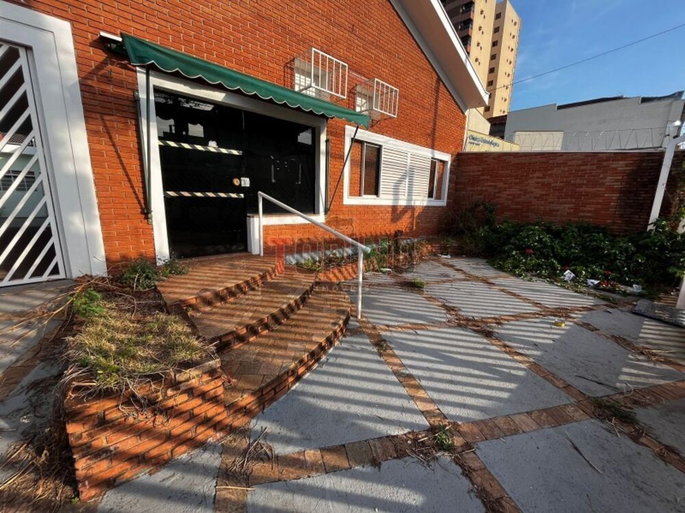 Casa à venda e aluguel com 3 quartos, 312m² - Foto 1