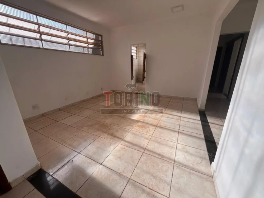 Prédio Inteiro para alugar com 4 quartos, 235m² - Foto 7