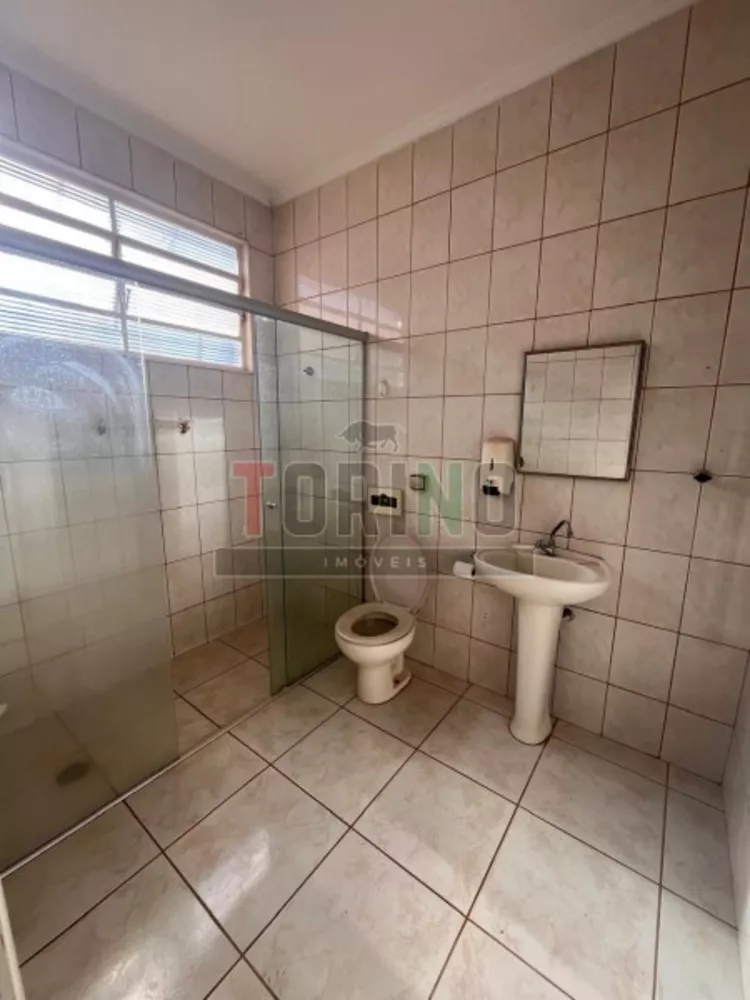 Prédio Inteiro para alugar com 4 quartos, 235m² - Foto 9