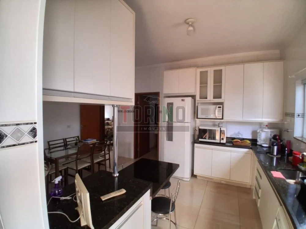 Casa, 3 quartos, 210 m² - Foto 2