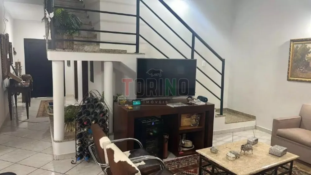 Casa, 4 quartos, 273 m² - Foto 1