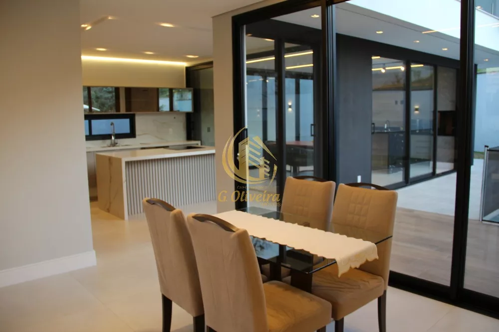 Sobrado, 4 quartos, 325 m² - Foto 1