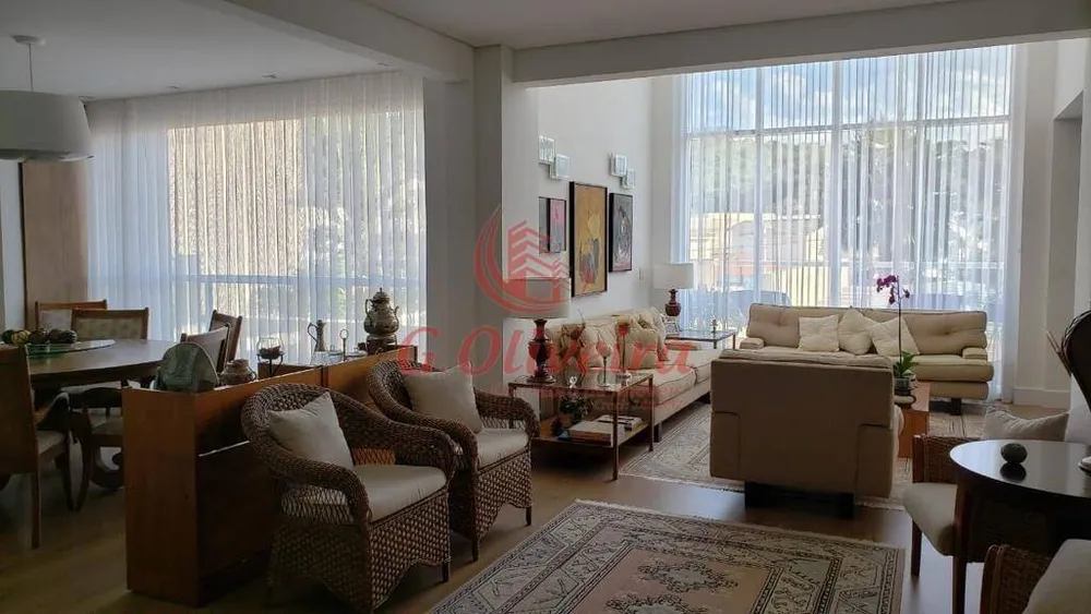Apartamento, 3 quartos, 232 m² - Foto 1