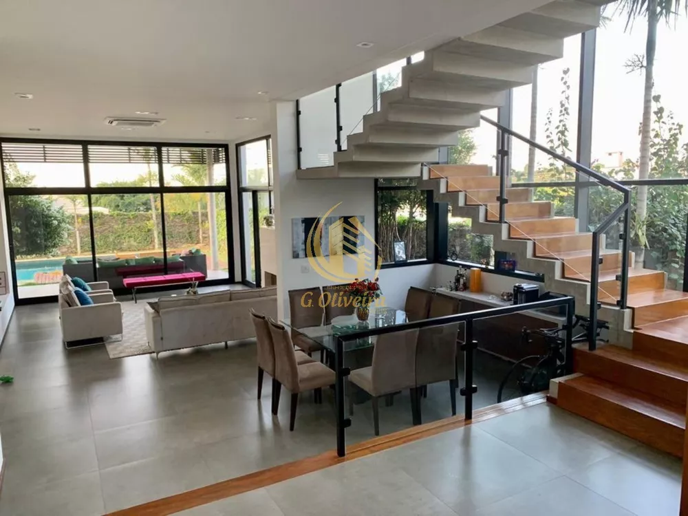 Sobrado, 3 quartos, 562 m² - Foto 1