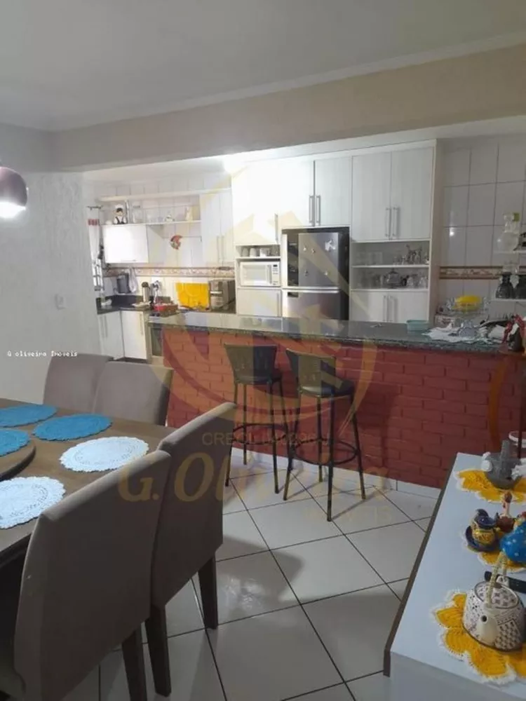 Casa, 3 quartos, 222 m² - Foto 2