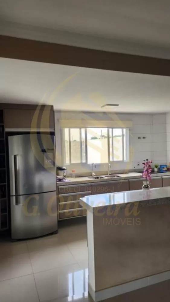 Casa, 3 quartos, 258 m² - Foto 2