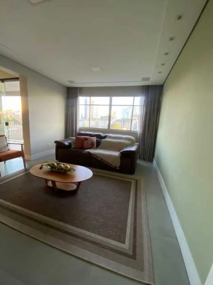 Apartamento, 3 quartos, 215 m² - Foto 1