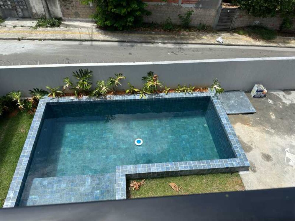 Casa de Condomínio à venda com 4 quartos, 200m² - Foto 1