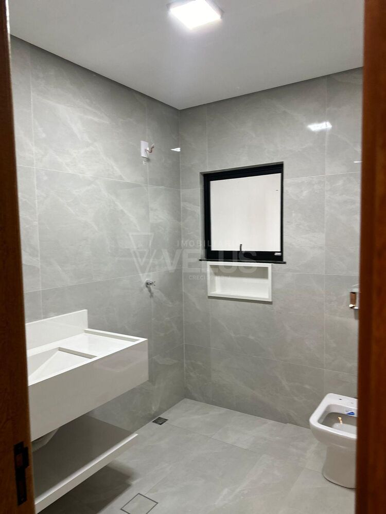 Casa de Condomínio à venda com 3 quartos, 200m² - Foto 2