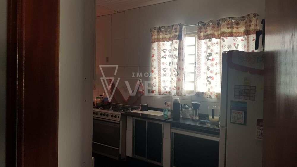 Casa à venda com 5 quartos, 200m² - Foto 2