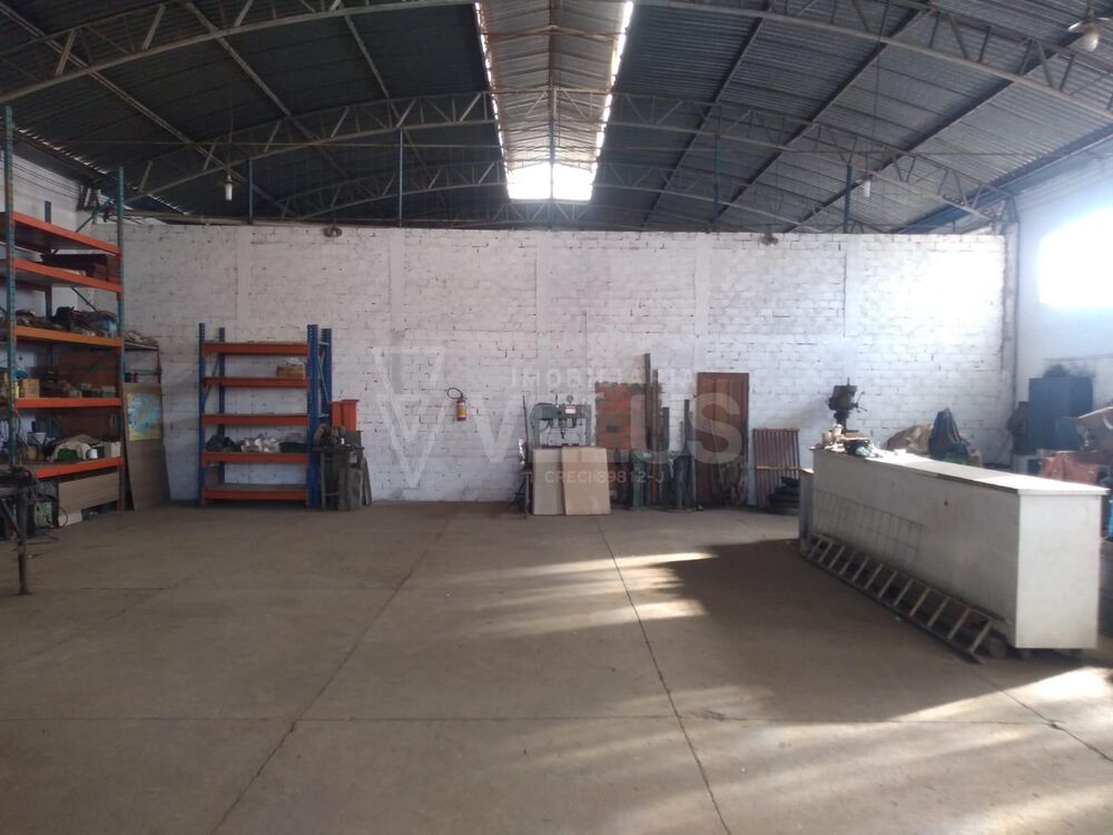 Prédio Inteiro à venda com 1 quarto, 330m² - Foto 2