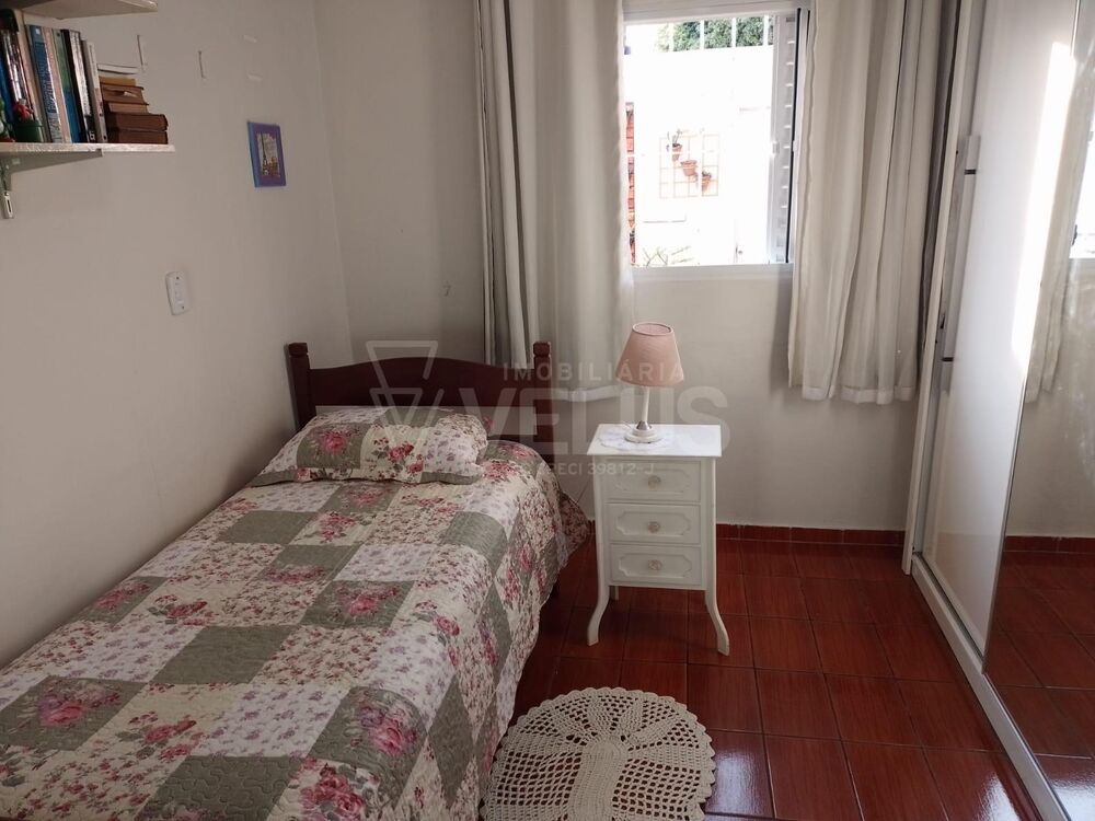 Casa à venda com 3 quartos, 166m² - Foto 2