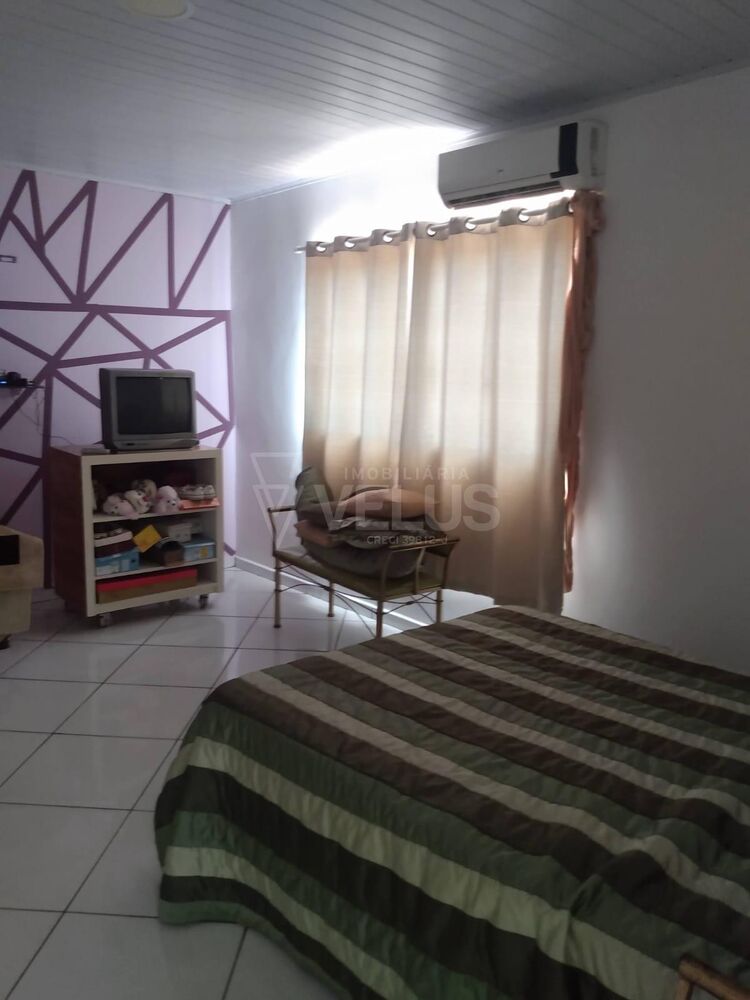 Casa à venda com 3 quartos, 242m² - Foto 8