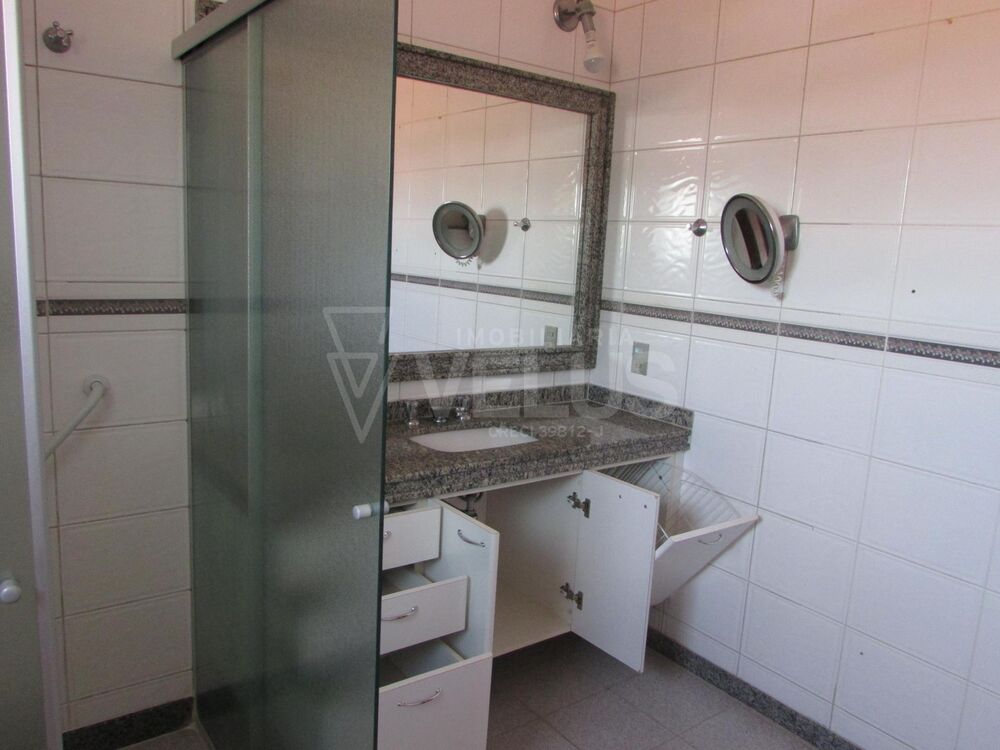 Casa à venda com 2 quartos, 410m² - Foto 4