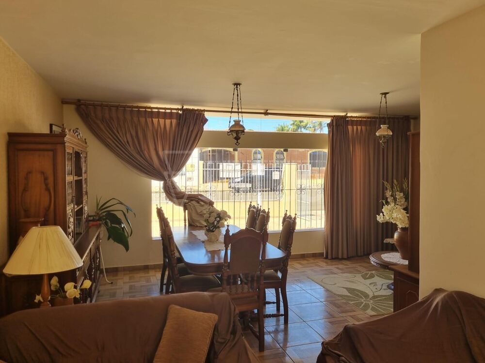 Casa à venda com 2 quartos, 203m² - Foto 1