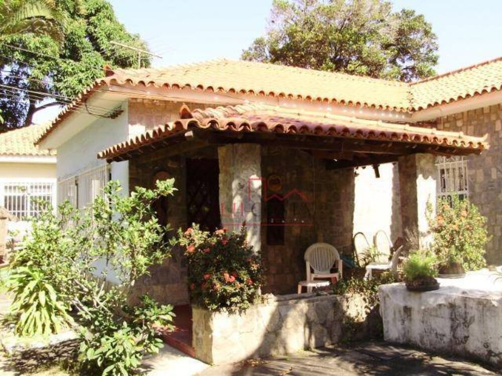 Casa, 5 quartos, 233 m² - Foto 1