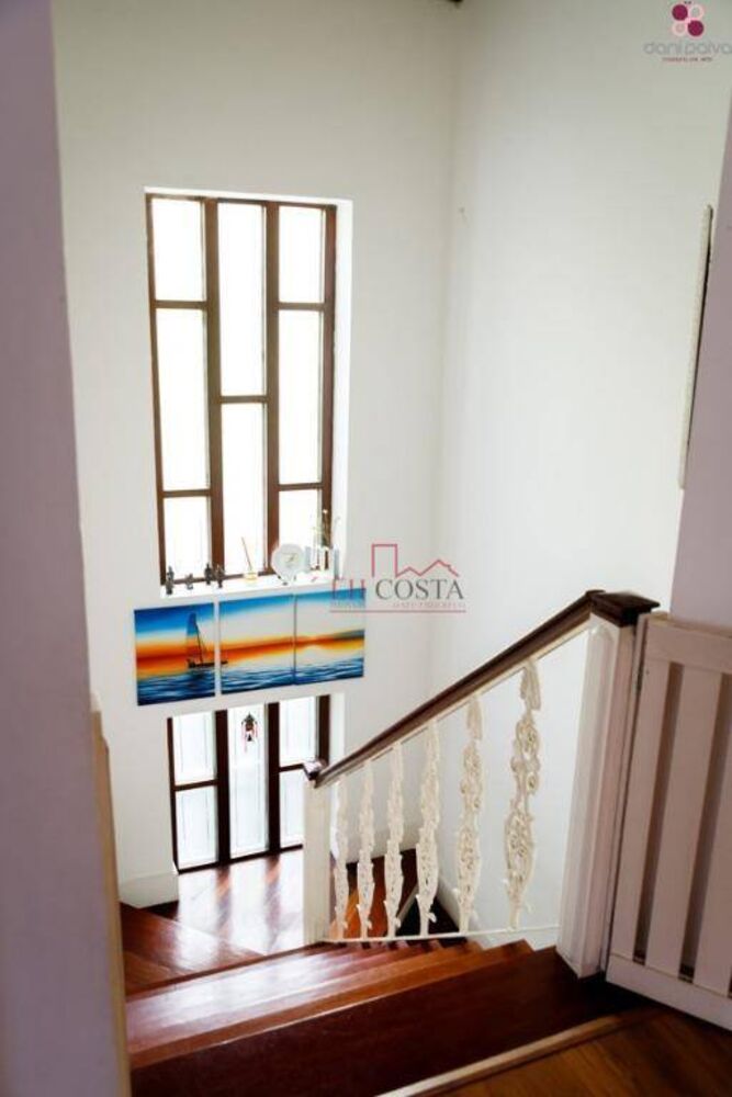 Casa à venda com 4 quartos, 200m² - Foto 1
