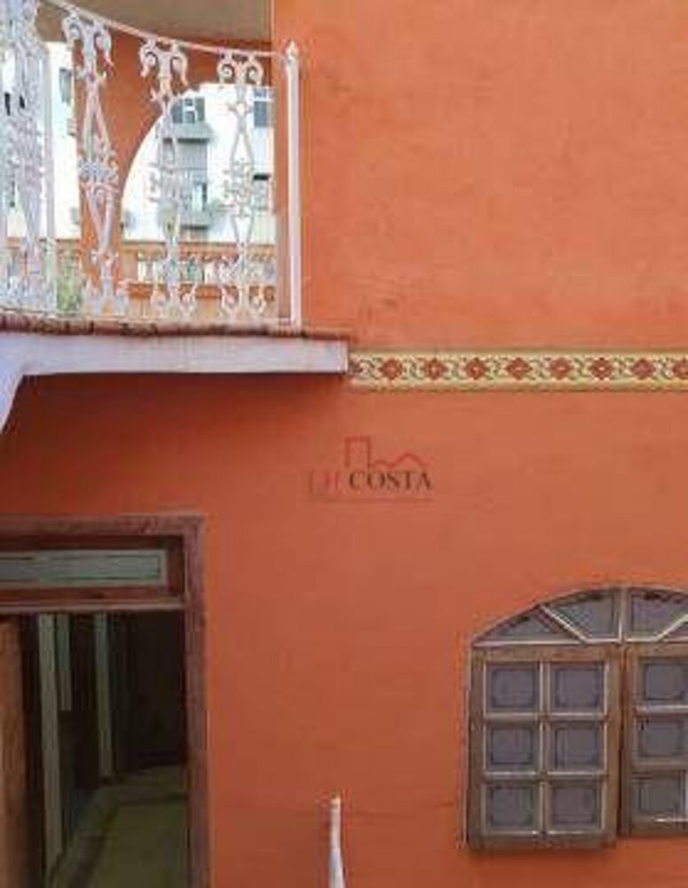 Casa à venda com 4 quartos, 225m² - Foto 2