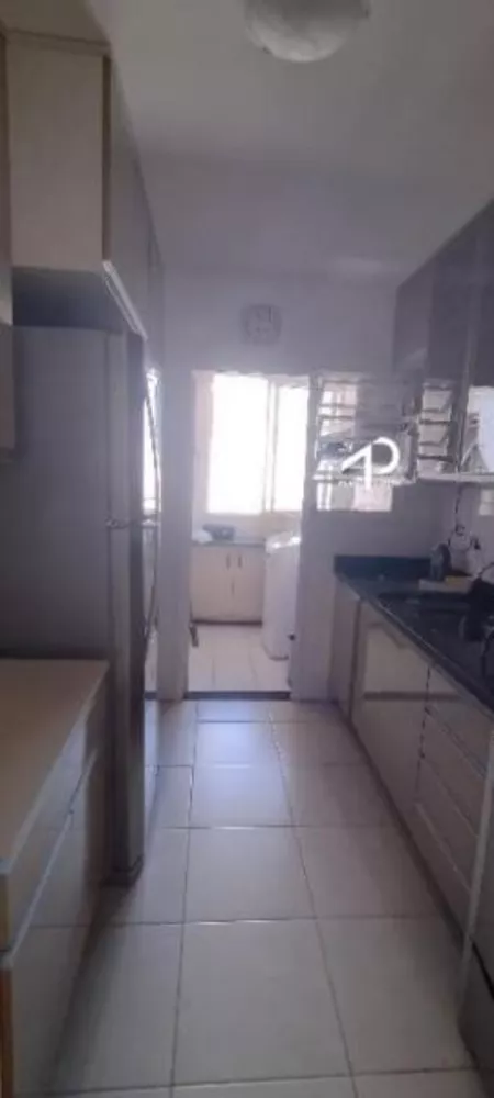 Apartamento à venda com 3 quartos, 123m² - Foto 2