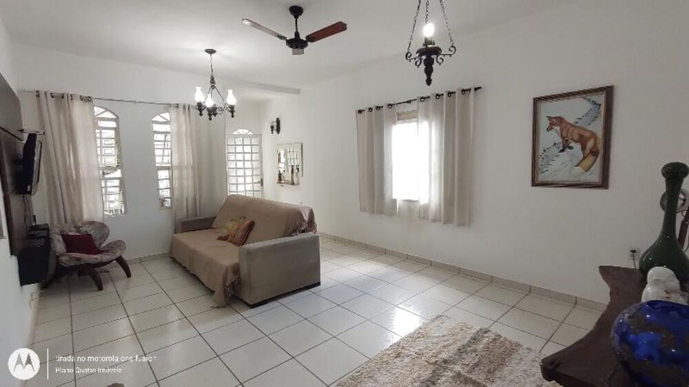 Casa à venda com 4 quartos, 200m² - Foto 3