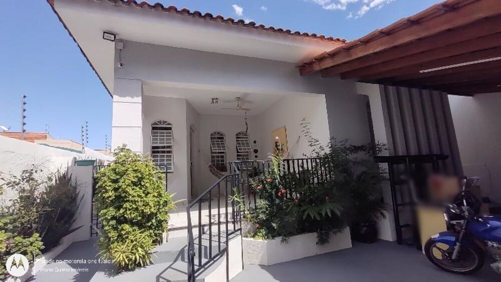 Casa à venda com 4 quartos, 200m² - Foto 1
