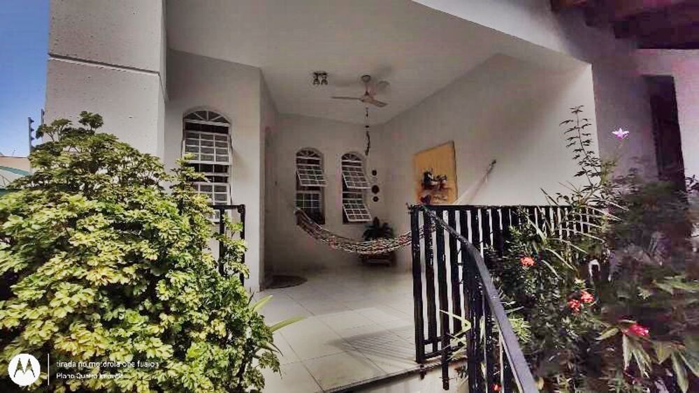 Casa à venda com 4 quartos, 200m² - Foto 2
