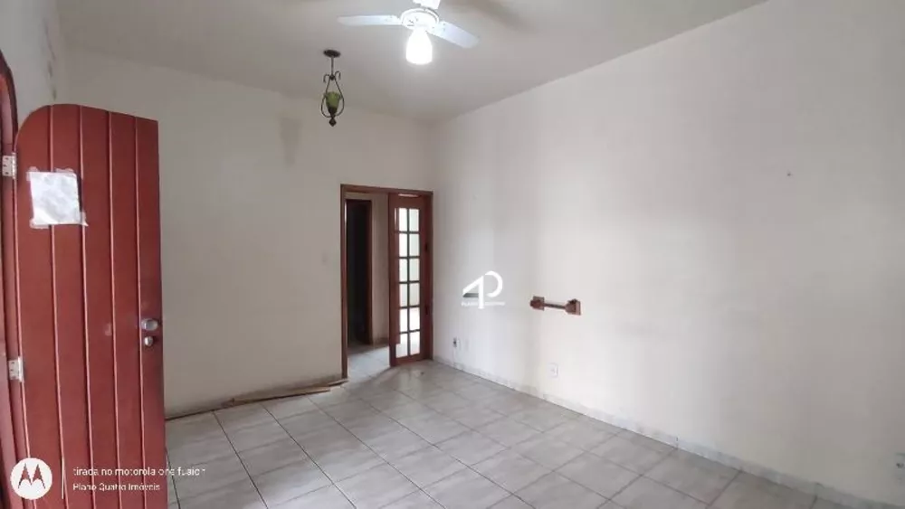 Casa à venda com 2 quartos, 100m² - Foto 3