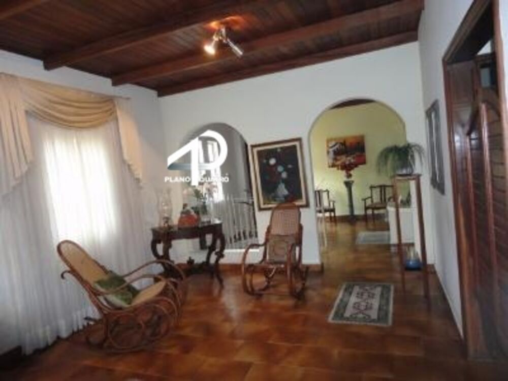 Casa à venda com 4 quartos, 278m² - Foto 1