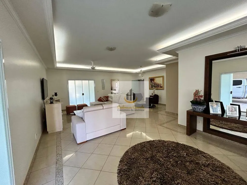 Chácara, 4 quartos, 1050 m² - Foto 2