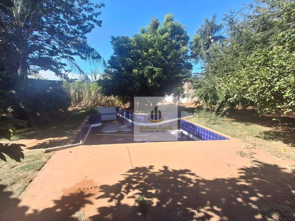 Chácara, 2 quartos, 1114 m² - Foto 1