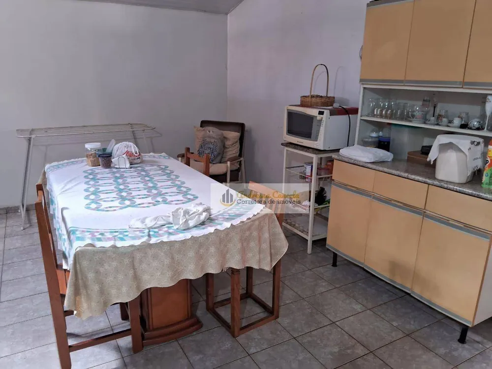 Casa, 4 quartos, 240 m² - Foto 1