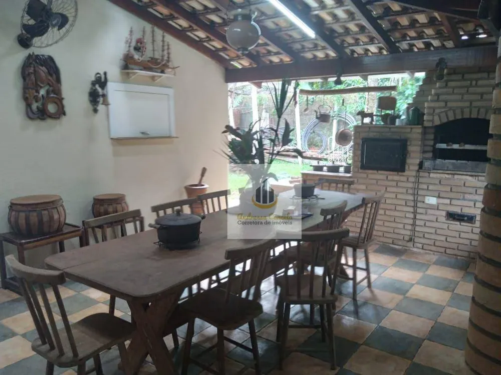 Chácara, 3 quartos, 2400 m² - Foto 1