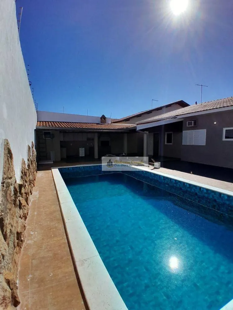 Casa, 3 quartos, 245 m² - Foto 2