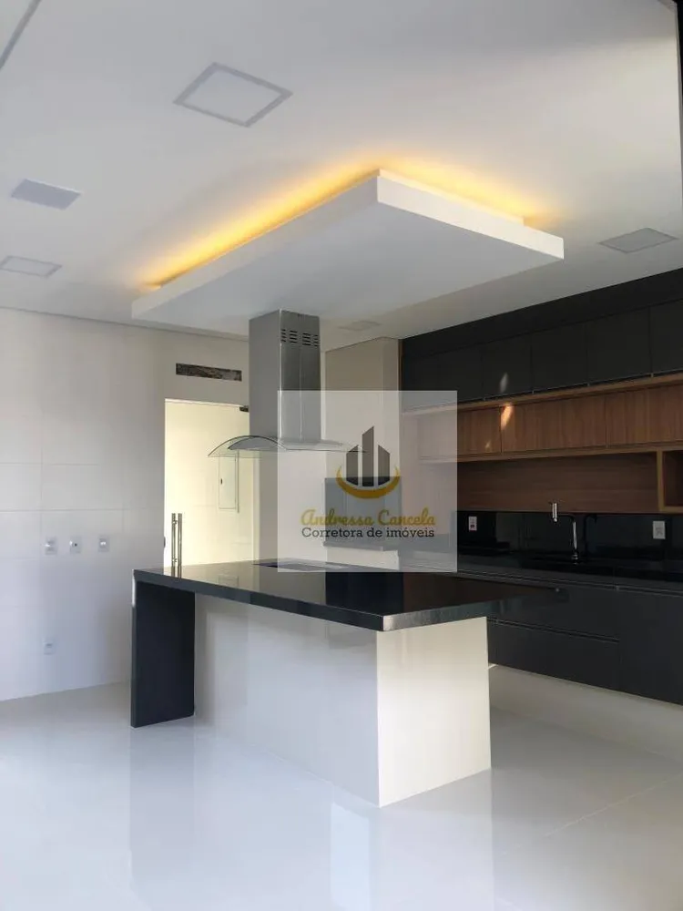 Casa, 3 quartos, 210 m² - Foto 1