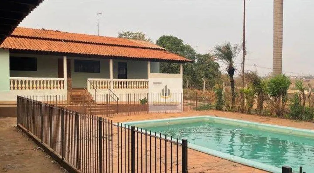 Chácara, 4 quartos, 2500 m² - Foto 1