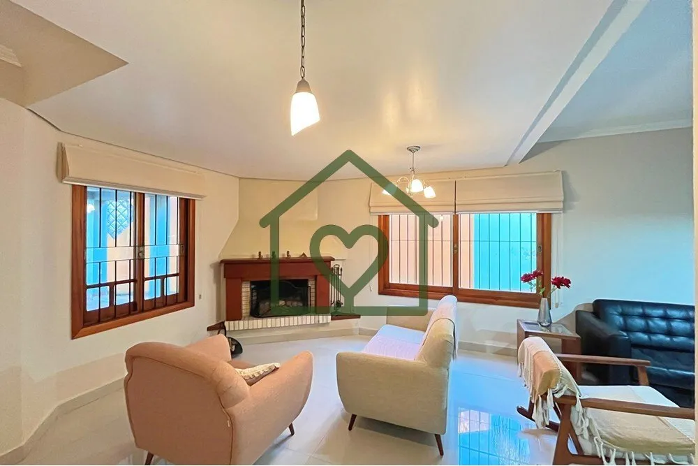 Casa, 3 quartos, 215 m² - Foto 1
