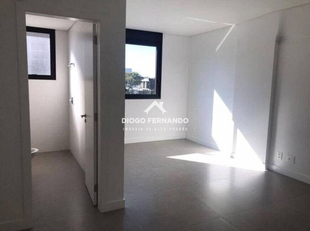 Apartamento à venda com 3 quartos, 223m² - Foto 5