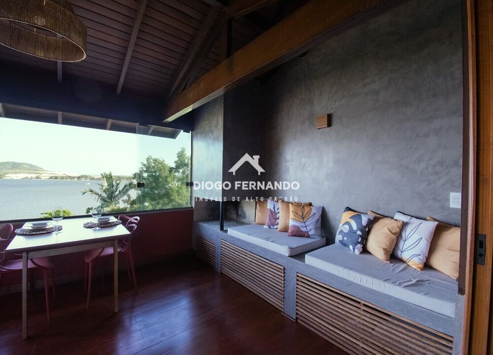 Casa à venda com 3 quartos, 221m² - Foto 2