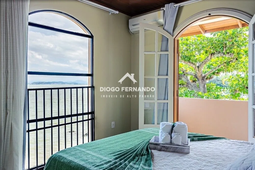 Casa, 6 quartos, 298 m² - Foto 1
