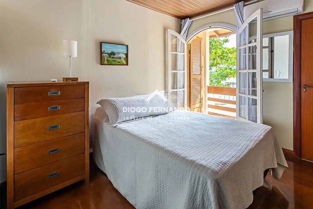 Casa, 6 quartos, 298 m² - Foto 2