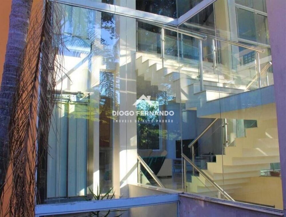 Casa à venda com 3 quartos, 1000m² - Foto 1