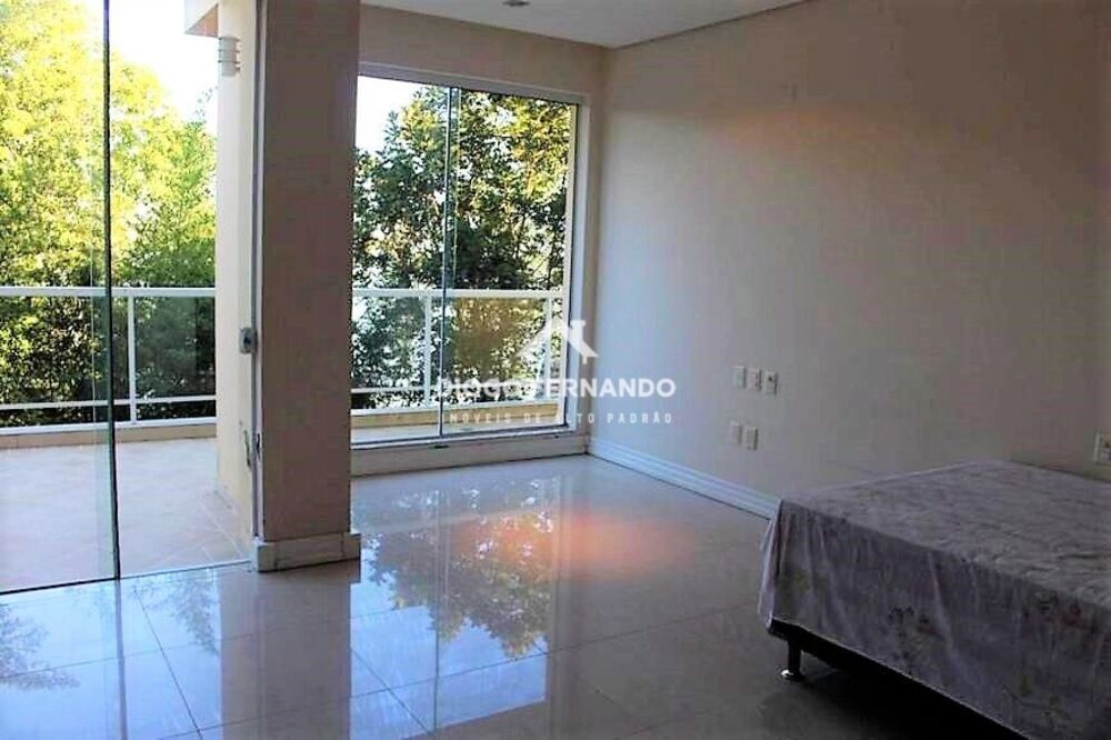 Casa à venda com 3 quartos, 1000m² - Foto 4