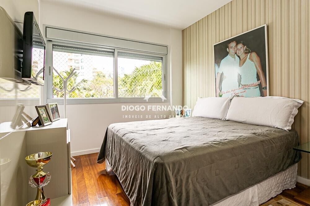Apartamento à venda com 3 quartos, 237m² - Foto 4