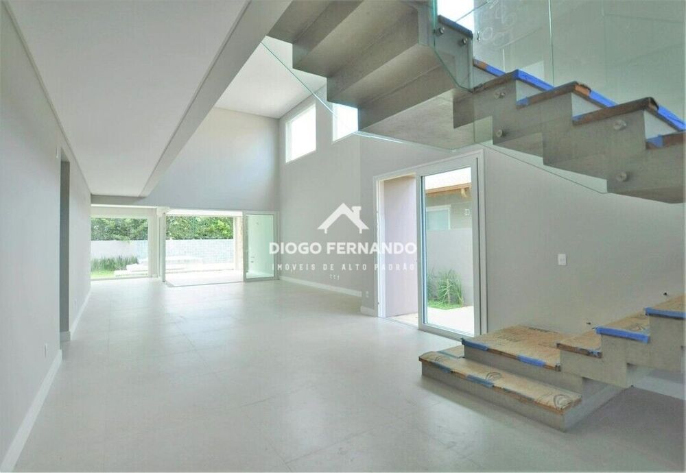 Casa de Condomínio à venda com 4 quartos, 390m² - Foto 2