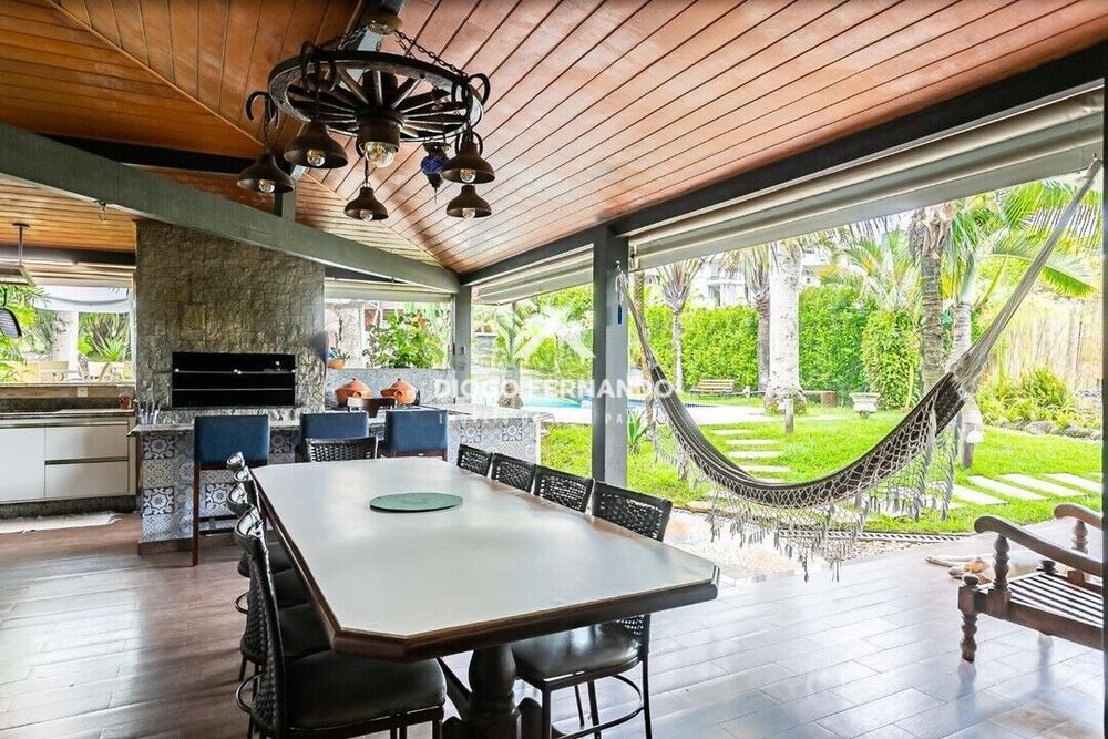 Casa à venda com 6 quartos, 585m² - Foto 4